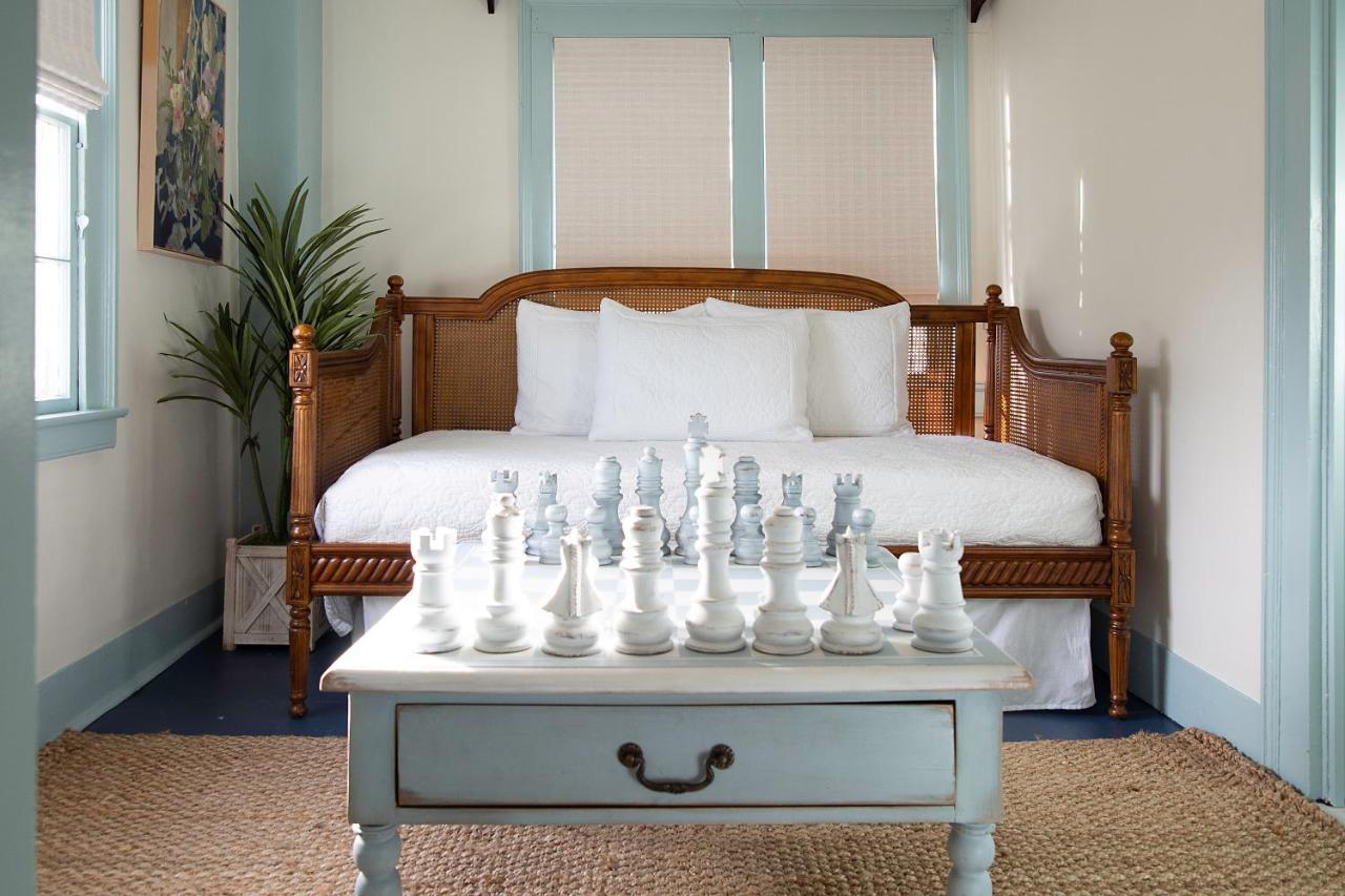 James Pharmacy Bed And Breakfast Old Saybrook Buitenkant foto